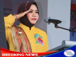 Peringati HUT Ke-16, Bupati Bursel Bertindak Sebagai Inspektur Upacara