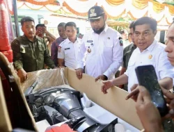 Bupati Halmahera Selatan Serahkan Bantuan Mesin Tempel dan Cold Box untuk Nelayan