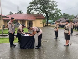 Kapolres Pimpin Upacara Sertijab Kabag Ops dan penyerahan jabatan Kabag Log Polres Buru Selatan