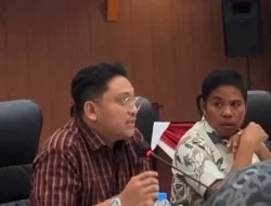 Perduli Kemanusiaan, Akmal Soulisa Salurkan Bantuan Kepada Warga Kena Musibah Banjir di Kecamatan Ambalau