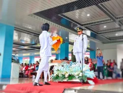 Bupati Bursel La Hamidi Perdana Pimpin Upacara HUT ke-80 RI Meski Cuaca Tidak Bersahabat