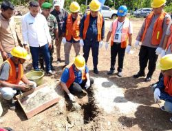 Bupati Bursel Resmikan Peletakan Batu Pertama Perumahan Subsidi “Namrole Regency”