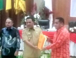 Wagub Maluku Sampaikan Dua Ranperda dalam Rapat Paripurna DPRD