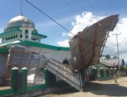 Puting Beliung Terjang Masjid Nurul Huda Desa Bisui, Atap Musala Beterbangan