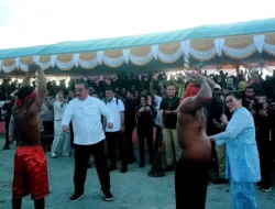 Gubernur Maluku Resmi Buka Tradisi Pukul Sapu Lidi di Negeri Mamala–Morela