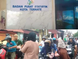 Mitra Statistik BPS Kota Ternate Berbagi Takjil kepada Masyarakat di Bulan Ramadan