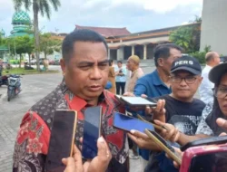 Ketua DPRD Maluku Salurkan Hewan Kurban ke Tiga Masjid