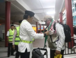 Sekda Maluku Sambut Kepulangan 387 Jemaah Haji Kloter 24 di Ambon