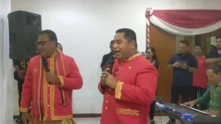 Ketua DPRD Maluku dan Wakil Gubernur Duet Bernyanyi Meriahkan HUT ke-81 Provinsi Maluku