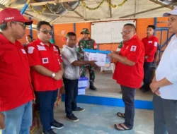PMI Kota Ambon Salurkan Bantuan Kemanusiaan Ke Warga Terdampak Di Patahue